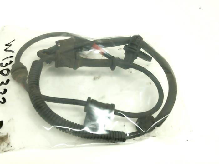 ABS-sensor Kia Rio III (UB), 2011 / 2017 1.2 CVVT 16V, Halvkombi (Hatchback), Bensin, 1,248cc, 63kW (86pk), FWD, G4LA5, 2011-09 / 2017-12, UBA5P3; UBA5P4; UBA5P7; UBA5P8; UBF5P3; UBF5P4; UBF5P7; UBF5P8 (Begagnad)