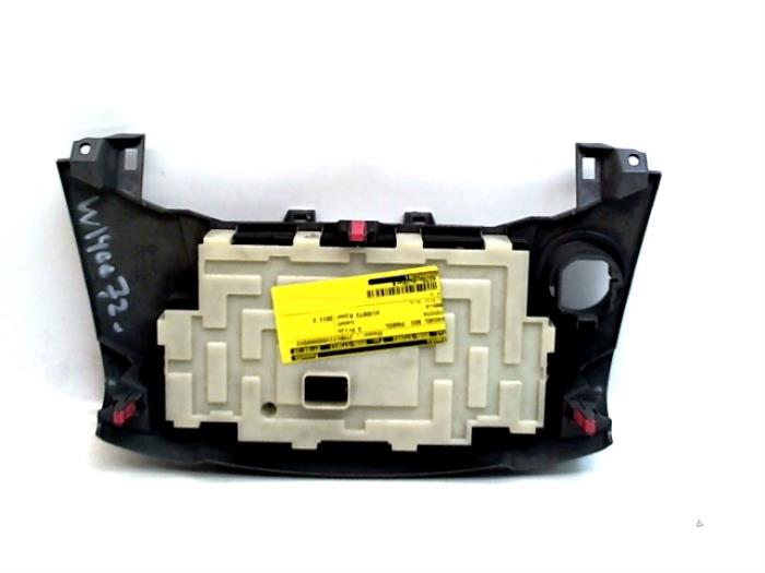 Panel de control de calefacción de un Toyota RAV4 (A3) 2.2 D-4D-F 16V 4x4 2011