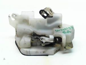 Used Rear door mechanism 4-door, right Mitsubishi L-200 2.5 DI-D 4x4 Price € 29,99 Margin scheme offered by Japoto Parts B.V.