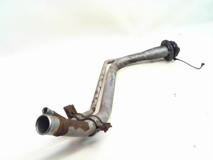 Fuel tank filler pipe from a Kia Sorento I (JC) 2.5 CRDi 16V 2003