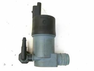 Used Windscreen washer pump Nissan Micra (K13) 1.2 12V DIG-S Price € 19,95 Margin scheme offered by Japoto Parts B.V.