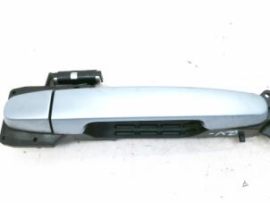 Used Front door handle 4-door, right Toyota Auris (E15) 1.8 16V HSD Full Hybrid Price € 34,95 Margin scheme offered by Japoto Parts B.V.