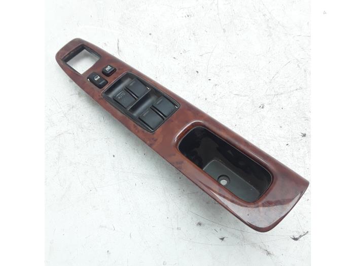 Usados Interruptor combinado de ventanillas Toyota Camry (CV30) 3.0i V6 24V Precio € 26,20 Norma de margen ofrecido por Japoto Parts B.V.