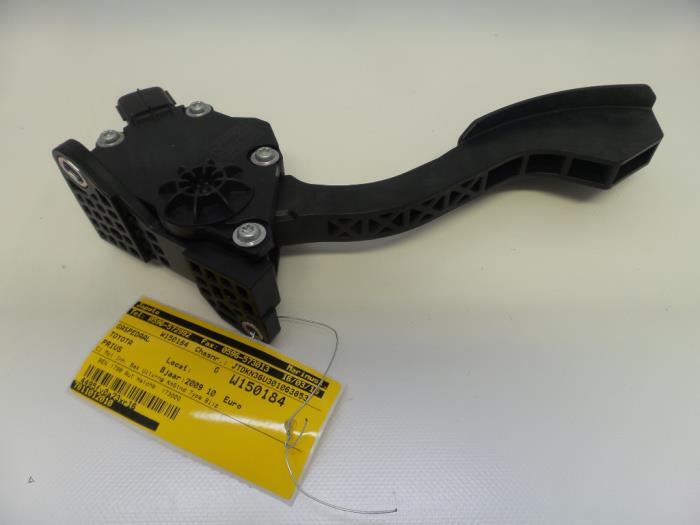 Begagnade Gaspedal Toyota Prius (ZVW3) 1.8 16V Pris € 52,45 Marginaltabell erbjuds av Japoto Parts B.V.