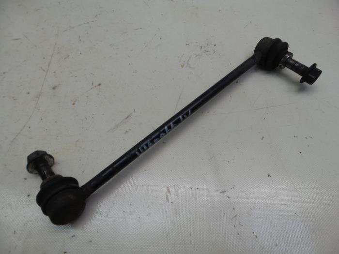 Anti-roll bar guide from a Nissan Juke (F15) 1.6 16V 2011