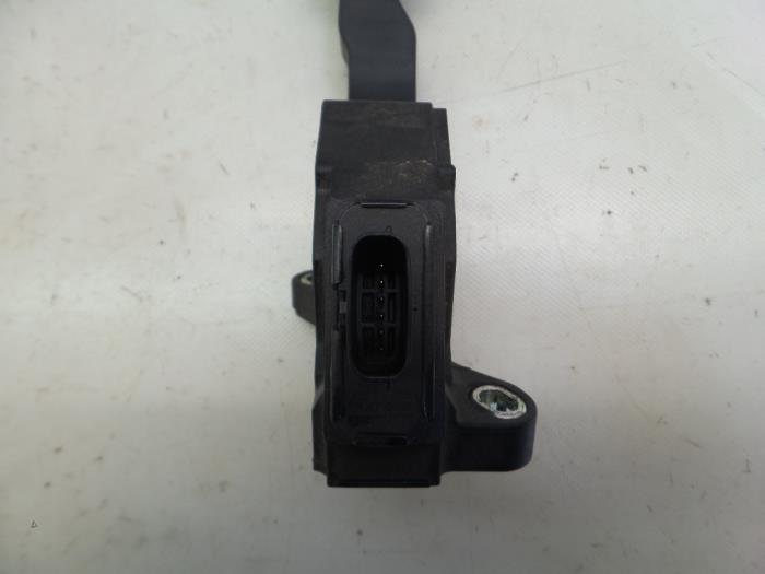 Accelerator pedal Toyota RAV4 2.2 D4DF 16V 4x4 7811042010