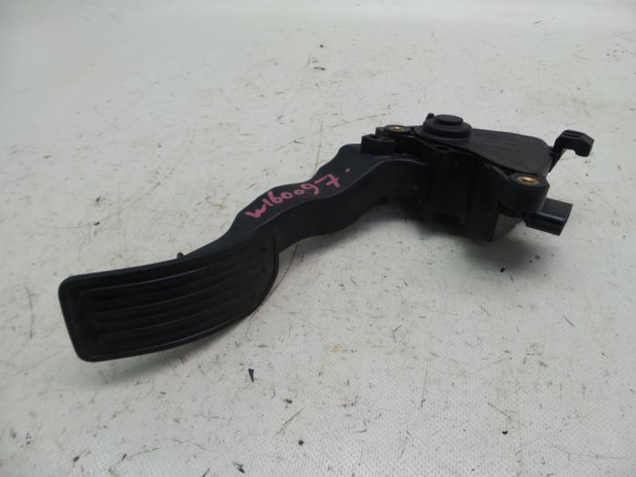 Używane Pedal gazu Nissan Micra (K13) 1.2 12V DIG-S Cena € 51,45 Procedura marży oferowane przez Japoto Parts B.V.