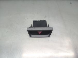 Gebrauchte Panikbeleuchtung Schalter Kia Sportage (SL) 1.6 GDI 16V 4x2 Preis € 9,99 Margenregelung angeboten von Japoto Parts B.V.