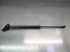 Rear gas strut, right from a Toyota Auris Touring Sports (E18) 1.8 16V Hybrid 2013