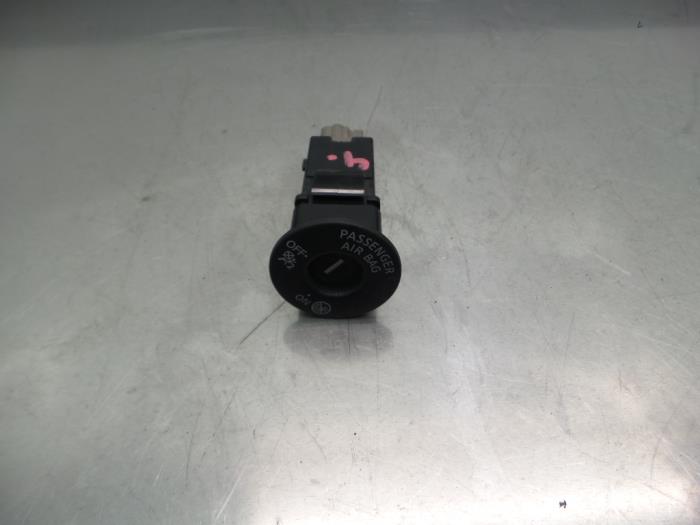 Airbag lock from a Nissan Note (E12) 1.2 68 2014