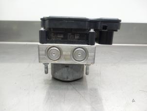 Używane Pompa ABS Nissan Micra (K13) 1.2 12V Cena € 125,00 Procedura marży oferowane przez Japoto Parts B.V.