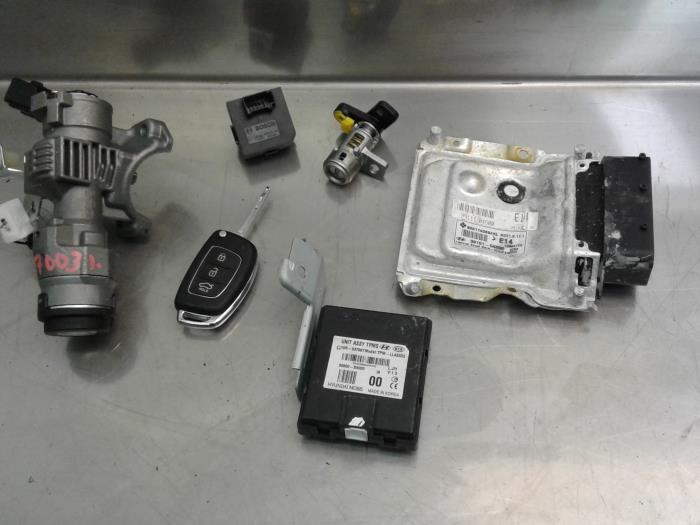 Set of locks from a Hyundai i10 (B5) 1.0 12V 2015