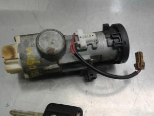 Ignition lock + computer from a Nissan X-Trail (T31) 2.0 16V XE,SE,LE 4x4 2007