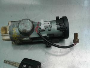 Ignition lock + computer from a Nissan X-Trail (T31) 2.0 16V XE,SE,LE 4x4 2007