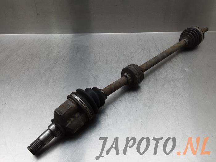 Front drive shaft, right from a Toyota Yaris (P1) 1.4 D-4D 2005