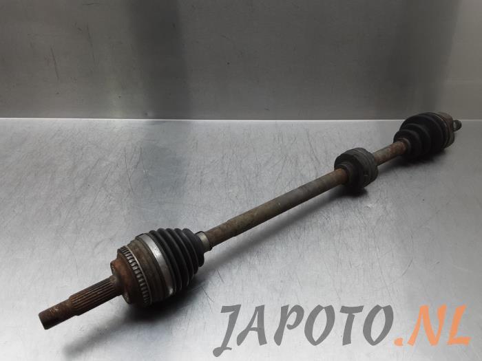 Front drive shaft, right from a Toyota Yaris (P1) 1.4 D-4D 2005