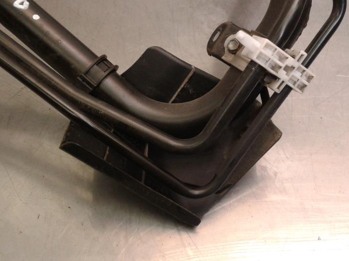 Used Toyota Auris Touring Sports (E18) 1.8 16V Hybrid Fuel tank filler