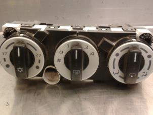 Używane Panel sterowania nagrzewnicy Mitsubishi Colt (Z2/Z3) 1.3 16V Cena € 19,95 Procedura marży oferowane przez Japoto Parts B.V.