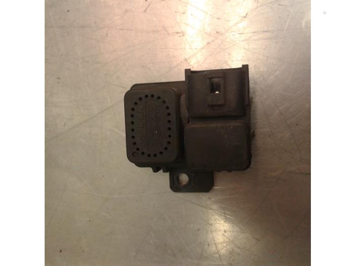 Used Engine temperature sensor Kia Carens III (FG) 2.0i CVVT 16V Price € 15,70 Margin scheme offered by Japoto Parts B.V.