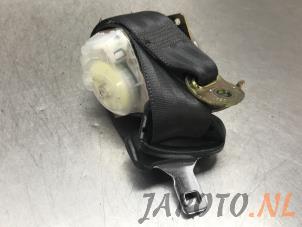 Used Rear seatbelt, centre Lexus IS (E2) 200 2.0 24V Price € 34,95 Margin scheme offered by Japoto Parts B.V.