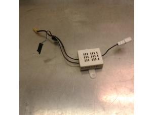 Used Antenna Amplifier Lexus IS (E2) 200 2.0 24V Price € 19,95 Margin scheme offered by Japoto Parts B.V.