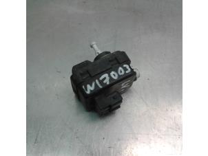 Begagnade Strålkastarmotor Nissan Note (E11) 1.5 dCi 86 Pris € 10,45 Marginaltabell erbjuds av Japoto Parts B.V.