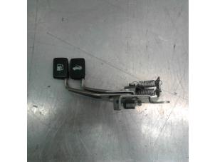 Używane Przelacznik klapy wlewu paliwa Suzuki Alto (GF) 1.0 12V Cena € 9,99 Procedura marży oferowane przez Japoto Parts B.V.