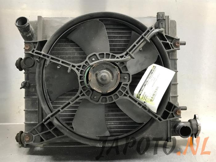 Usagé Radiateur Hyundai Accent 1.5i 12V Prix € 20,99 Règlement à la marge proposé par Japoto Parts B.V.