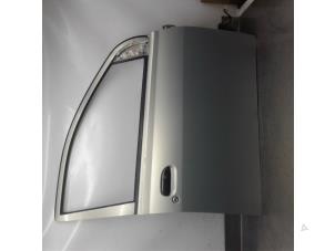 Używane Drzwi prawe przednie wersja 4-drzwiowa Daihatsu Cuore (L251/271/276) 1.0 12V DVVT Cena € 100,00 Procedura marży oferowane przez Japoto Parts B.V.