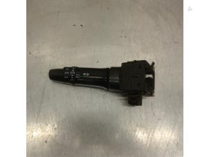 Usados Interruptor de limpiaparabrisas Mitsubishi L-200 2.5 DI-D 4x4 Precio € 34,95 Norma de margen ofrecido por Japoto Parts B.V.