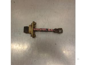 Used Rear door stop 4-door, right Mitsubishi L-200 2.5 DI-D 4x4 Price € 14,99 Margin scheme offered by Japoto Parts B.V.