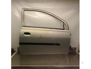 Używane Drzwi prawe wersja 2-drzwiowa Daihatsu Cuore (L251/271/276) 1.0 12V DVVT Cena € 74,95 Procedura marży oferowane przez Japoto Parts B.V.