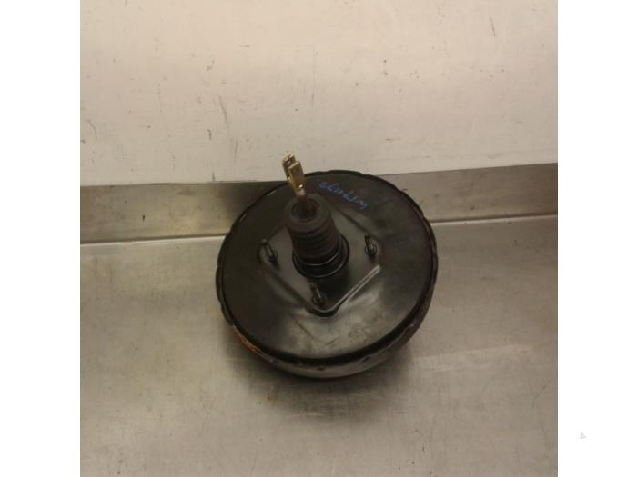 Usagé Servo frein Toyota Avensis Verso (M20) 2.0 16V VVT-i D-4 Prix € 36,74 Règlement à la marge proposé par Japoto Parts B.V.
