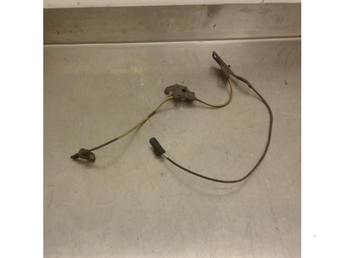 Begagnade ABS-sensor Toyota Auris (E15) 1.8 16V HSD Full Hybrid Pris € 26,20 Marginaltabell erbjuds av Japoto Parts B.V.