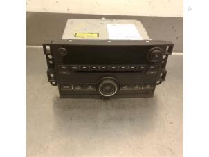 Używane Radioodtwarzacz CD Chevrolet Captiva (C100) 2.0 CDTI 16V 127 4x2 Cena € 75,00 Procedura marży oferowane przez Japoto Parts B.V.