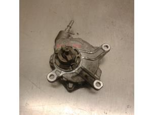 Used Vacuum pump (diesel) Toyota Avensis Wagon (T25/B1E) 2.0 16V D-4D-F Price € 75,00 Margin scheme offered by Japoto Parts B.V.