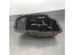 Used Sump Toyota Corolla Verso (R10/11) 2.2 D-4D 16V Price € 40,00 Margin scheme offered by Japoto Parts B.V.