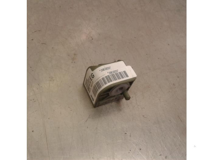 Begagnade Airbagsensor Chevrolet Aveo (250) 1.2 16V Pris € 20,95 Marginaltabell erbjuds av Japoto Parts B.V.