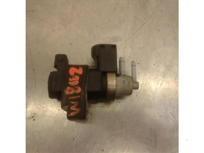 Vacuum valve from a Kia Sportage (JE) 2.0 CRDi 16V 4x2 2005