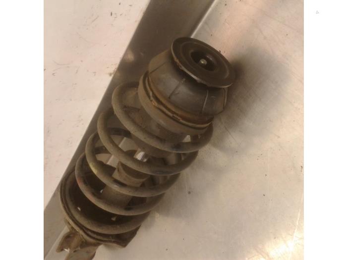 Front shock absorber rod, left from a Daewoo Nubira Wagon (J100) 1.8 16V 2006