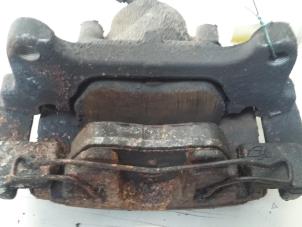 Used Front brake calliper, left Volkswagen Passat (362) 2.0 TDI 16V 140 Price € 20,00 Margin scheme offered by Poolman autodemontage