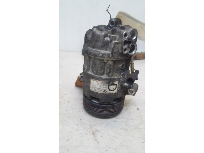 Air conditioning pump from a BMW 3 serie (E46/4) 320d 16V 2003