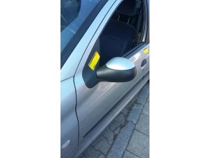 Usagé Rétroviseur extérieur gauche Peugeot 206 (2A/C/H/J/S) 1.4 XR,XS,XT,Gentry Prix € 25,00 Règlement à la marge proposé par Poolman autodemontage