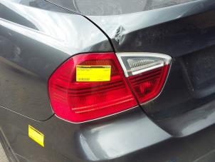 Used Taillight lens, left BMW 3 serie (E90) 320d 16V Edition Fleet Price € 30,00 Margin scheme offered by Poolman autodemontage