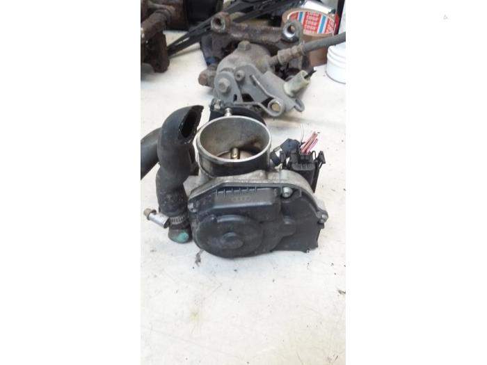 Throttle body from a Audi A4 (B5)  1998