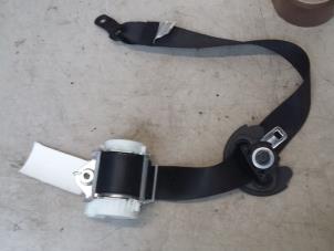 Used Front seatbelt, right BMW X3 (E83) xDrive 18d 16V Price € 30,00 Margin scheme offered by Poolman autodemontage