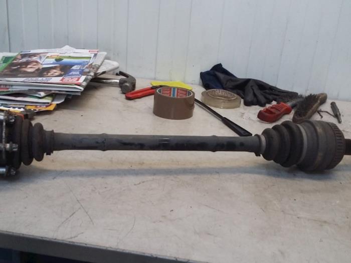Drive shaft, rear right from a BMW 3 serie (E90) 320d 16V Edition Fleet 2006