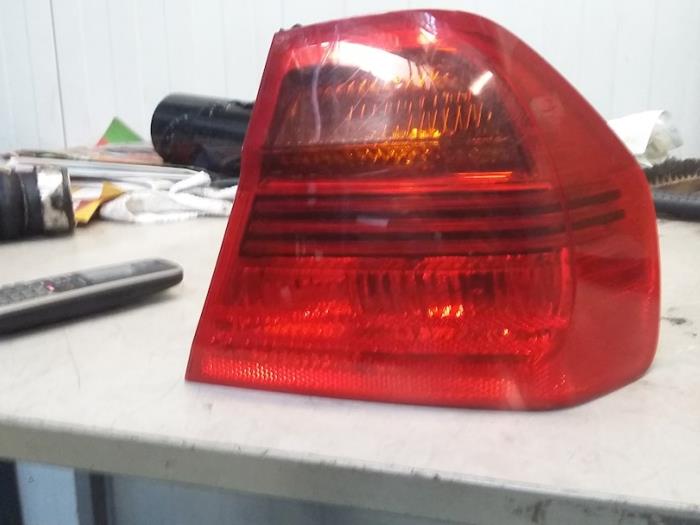 Taillight, right from a BMW 3 serie (E90) 320d 16V 2005