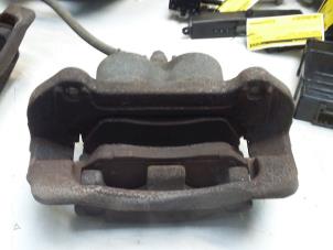 Used Front brake calliper, right Hyundai Santa Fe II (CM) Price € 30,00 Margin scheme offered by Poolman autodemontage