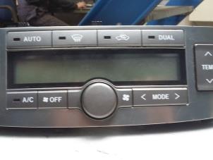 Usagé Panneau de commandes chauffage Toyota Avensis Wagon (T25/B1E) Prix € 20,00 Règlement à la marge proposé par Poolman autodemontage